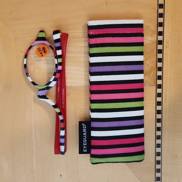 Bundle of 2 Pairs of Eyeguard Magnifying Makeup Glasses, +4.00 Strength, New - Picture 2 of 16